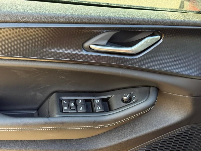 Jeep Grand Cherokee Vehicle Full-screen Gallery Image 10