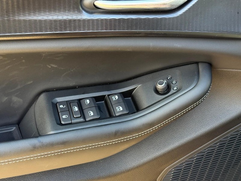 Jeep Grand Cherokee Vehicle Full-screen Gallery Image 11