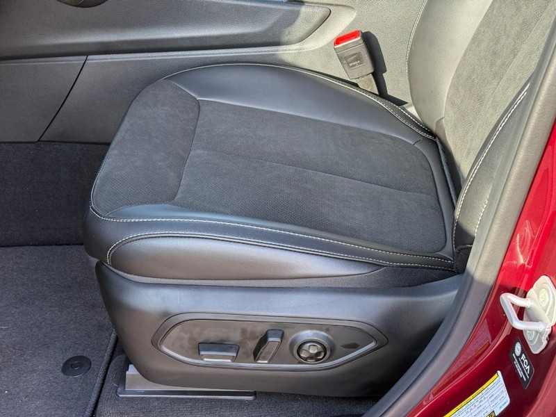 Jeep Grand Cherokee Vehicle Full-screen Gallery Image 12