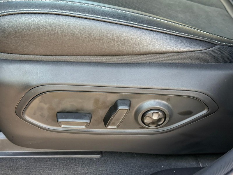 Jeep Grand Cherokee Vehicle Full-screen Gallery Image 13