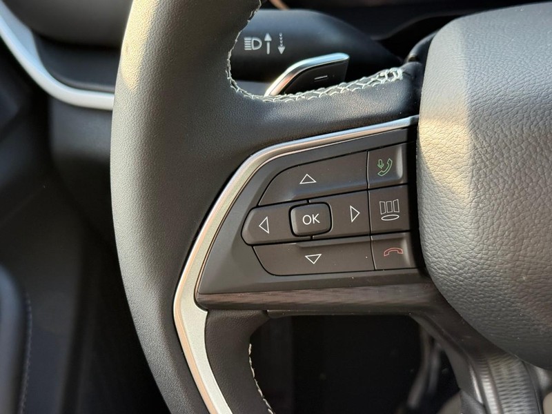 Jeep Grand Cherokee Vehicle Full-screen Gallery Image 14