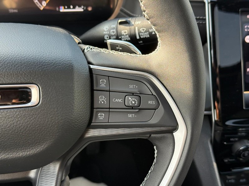 Jeep Grand Cherokee Vehicle Full-screen Gallery Image 15