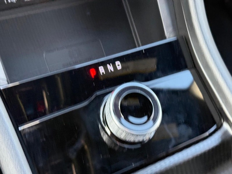 Jeep Grand Cherokee Vehicle Full-screen Gallery Image 16