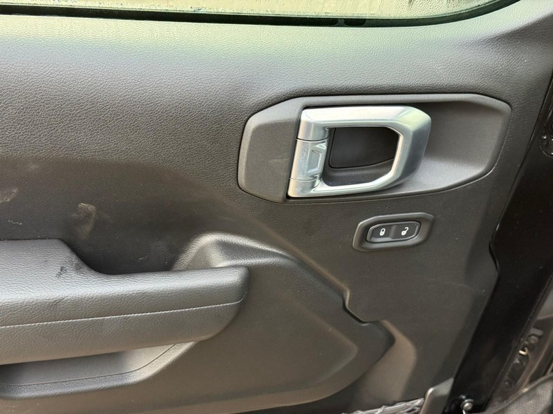 Jeep Wrangler Vehicle Image 13