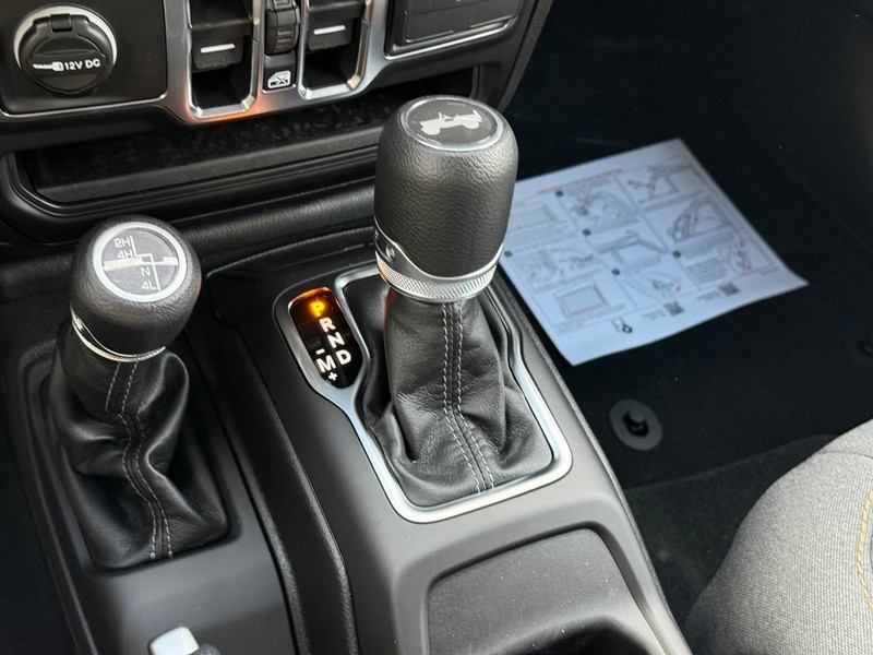 Jeep Wrangler Vehicle Image 17