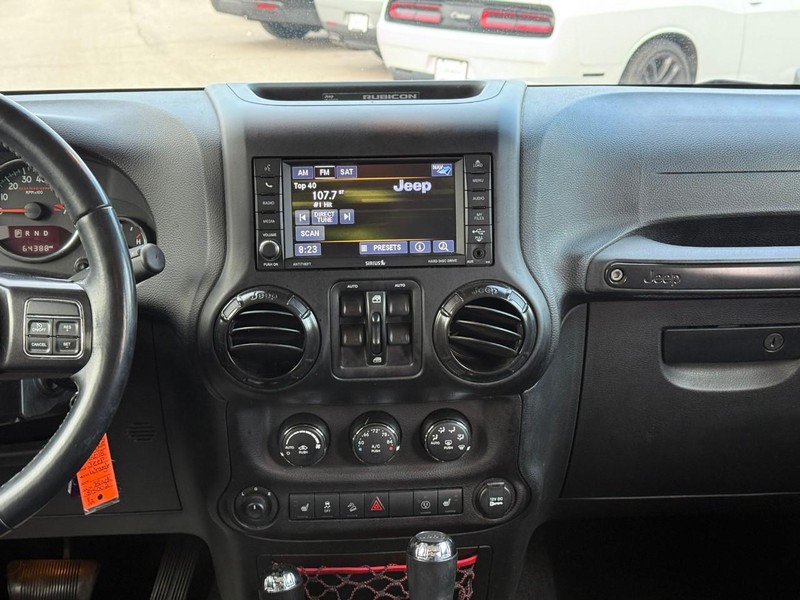 Jeep Wrangler JK Unlimited Vehicle Image 16