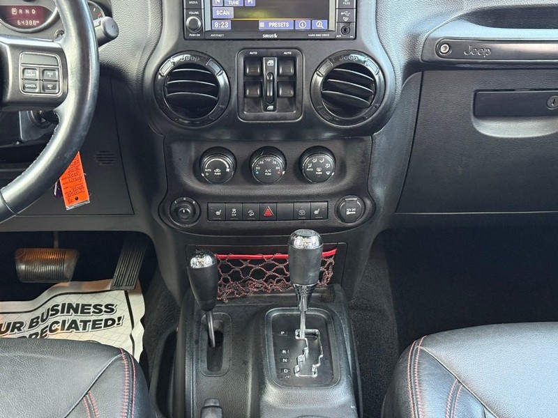 Jeep Wrangler JK Unlimited Vehicle Image 17