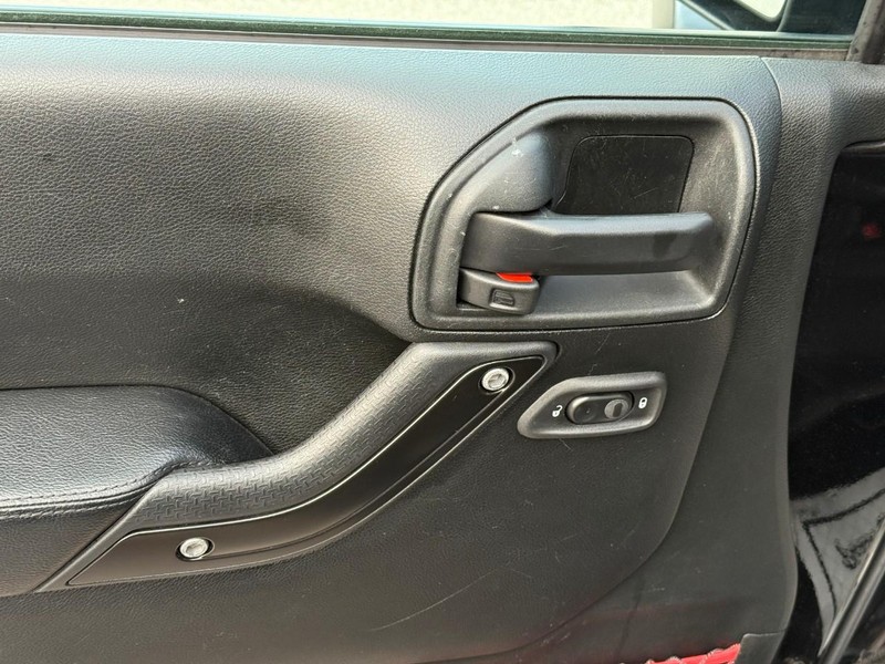 Jeep Wrangler JK Unlimited Vehicle Image 18