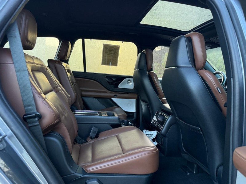 Lincoln Aviator Vehicle Image 13