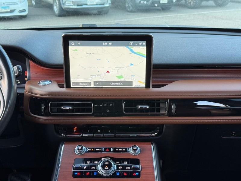 Lincoln Aviator Vehicle Image 17