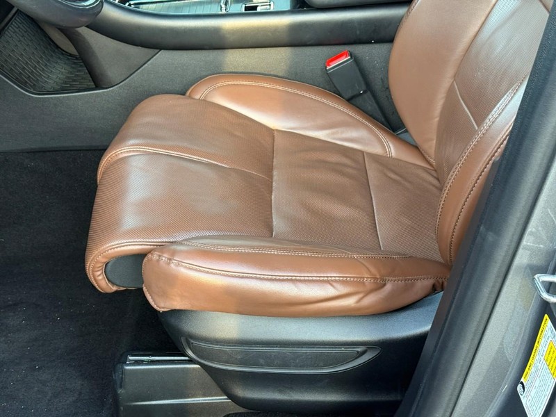 Lincoln Aviator Vehicle Image 21