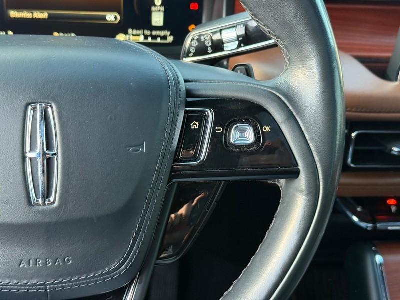 Lincoln Aviator Vehicle Image 23