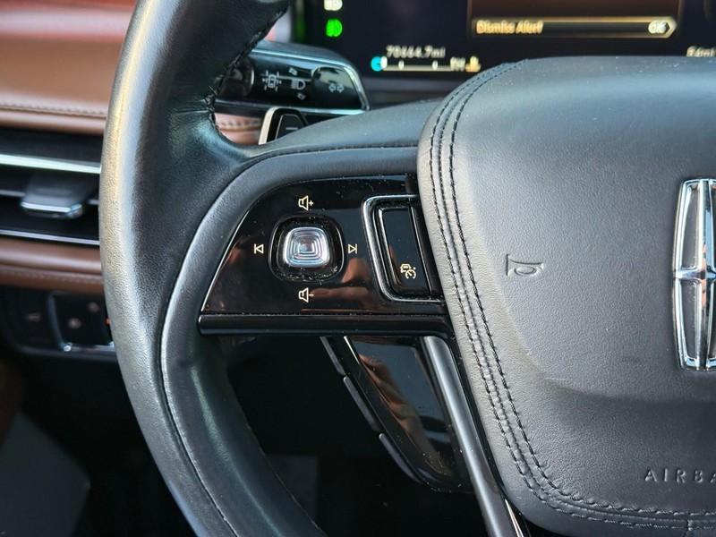 Lincoln Aviator Vehicle Image 24