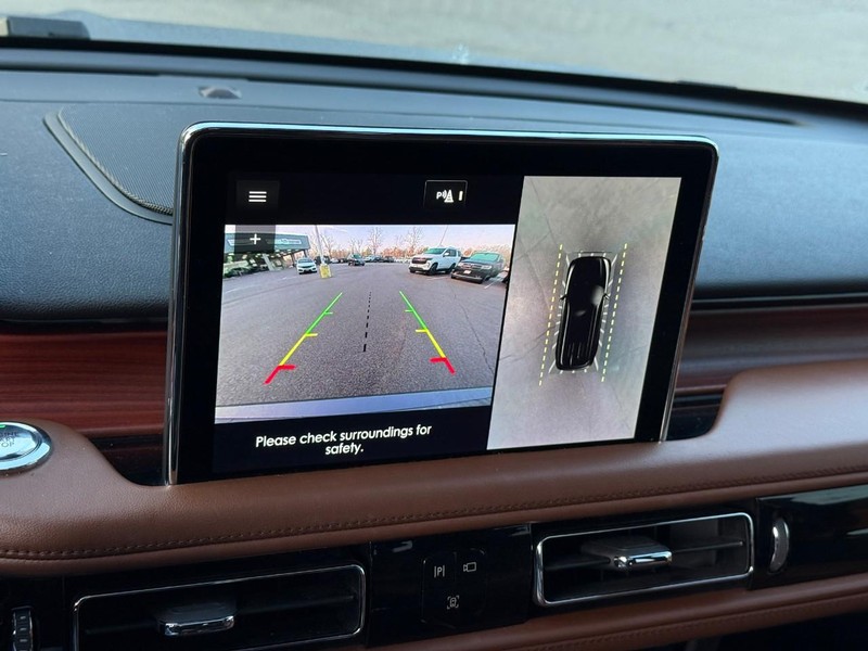 Lincoln Aviator Vehicle Image 25