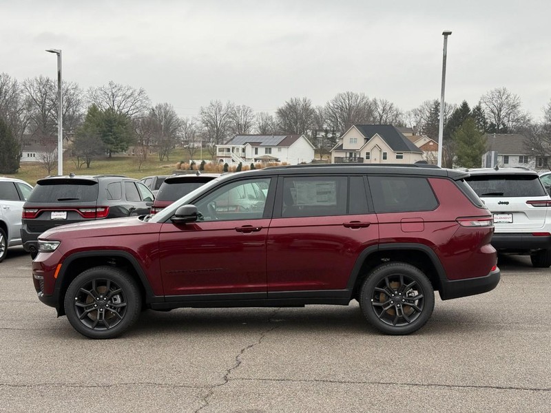 Jeep Grand Cherokee L Vehicle Full-screen Gallery Image 2