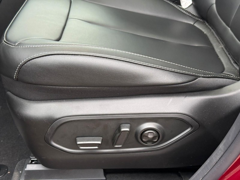 Jeep Grand Cherokee L Vehicle Full-screen Gallery Image 14