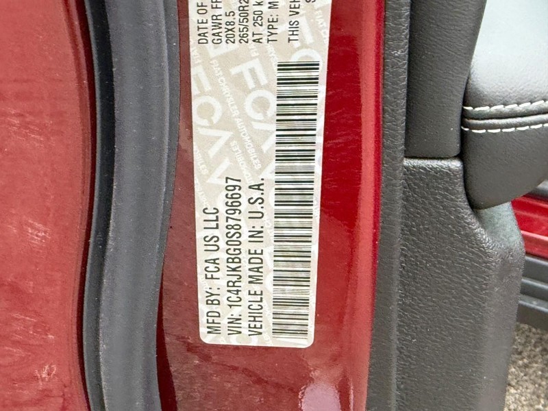 Jeep Grand Cherokee L Vehicle Full-screen Gallery Image 19