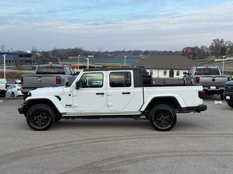Jeep Gladiator Vehicle Image 03