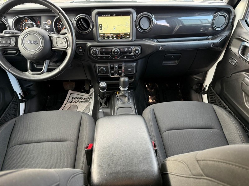 Jeep Gladiator Vehicle Image 14