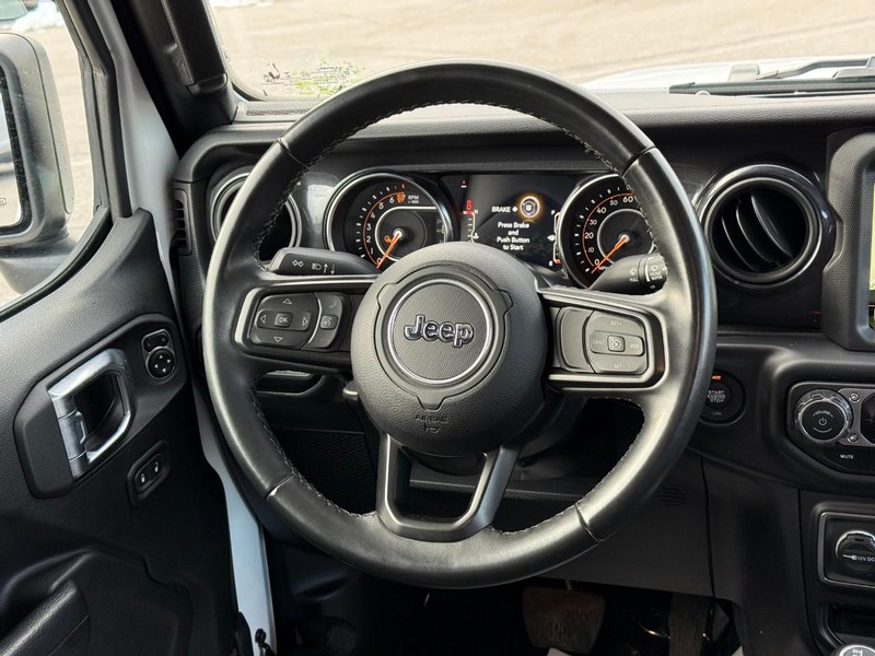 Jeep Gladiator Vehicle Image 15