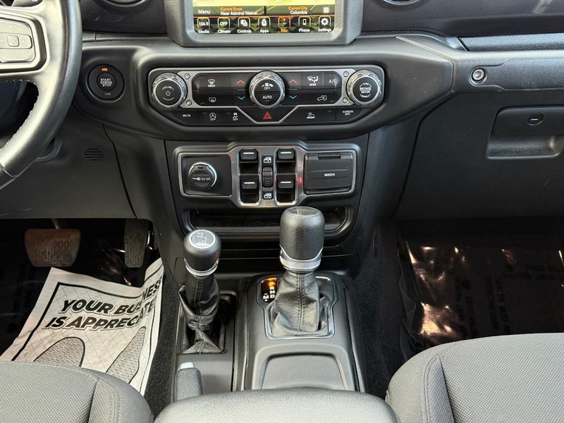 Jeep Gladiator Vehicle Image 17