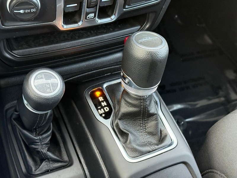 Jeep Gladiator Vehicle Image 23