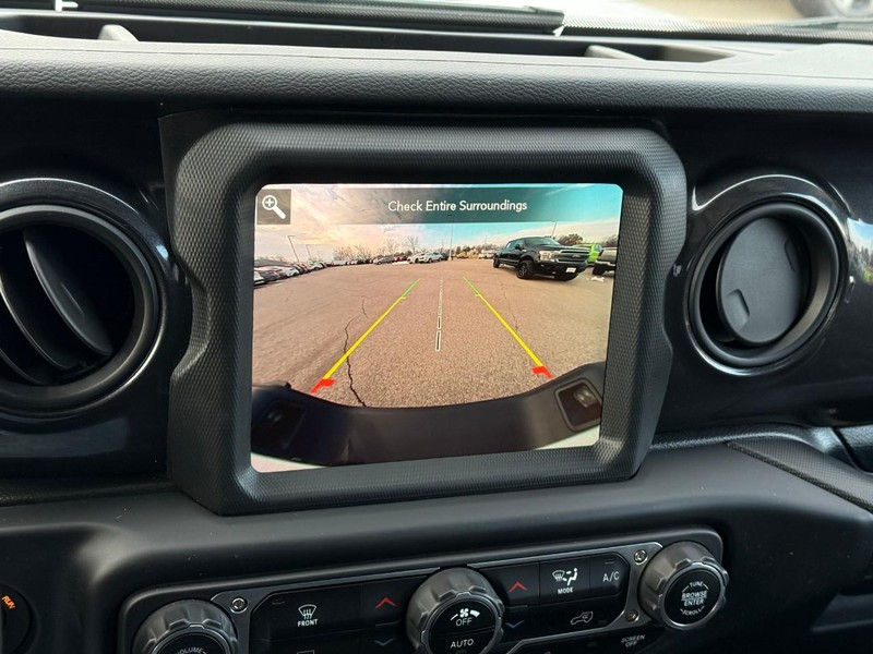 Jeep Gladiator Vehicle Image 24