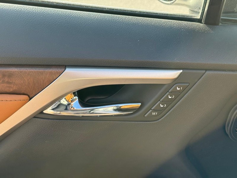 Lexus RX Vehicle Image 21