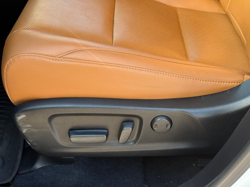 Lexus RX Vehicle Image 23