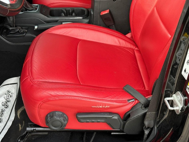 Jeep Wrangler Unlimited Vehicle Image 14