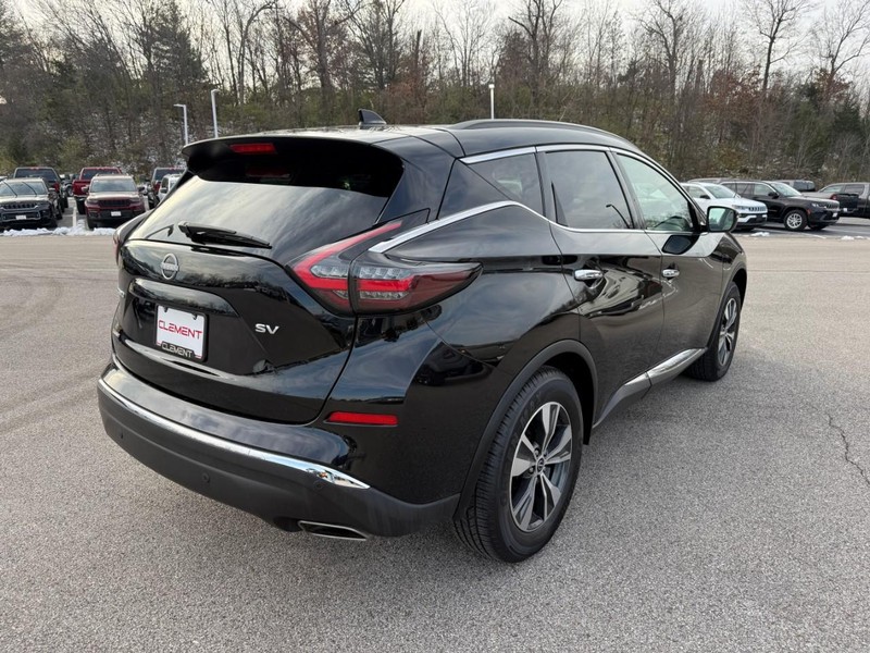 Nissan Murano Vehicle Image 11