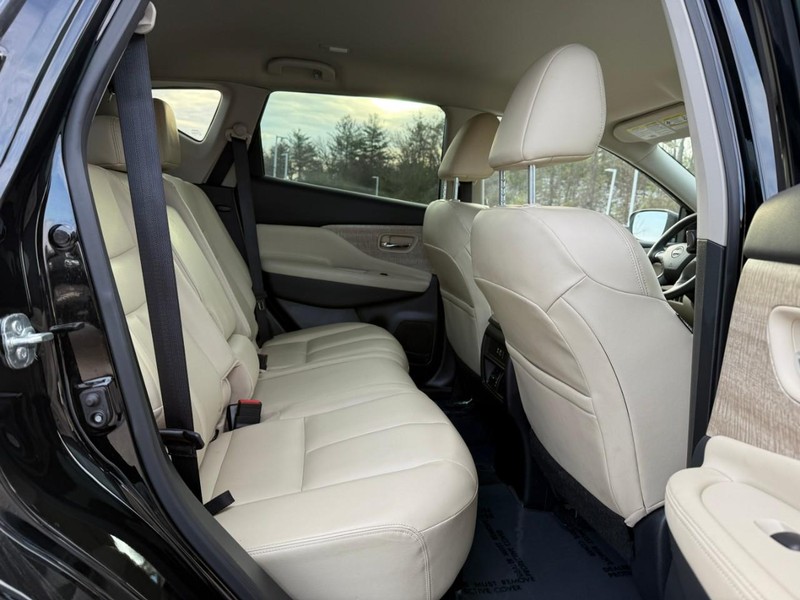 Nissan Murano Vehicle Image 14