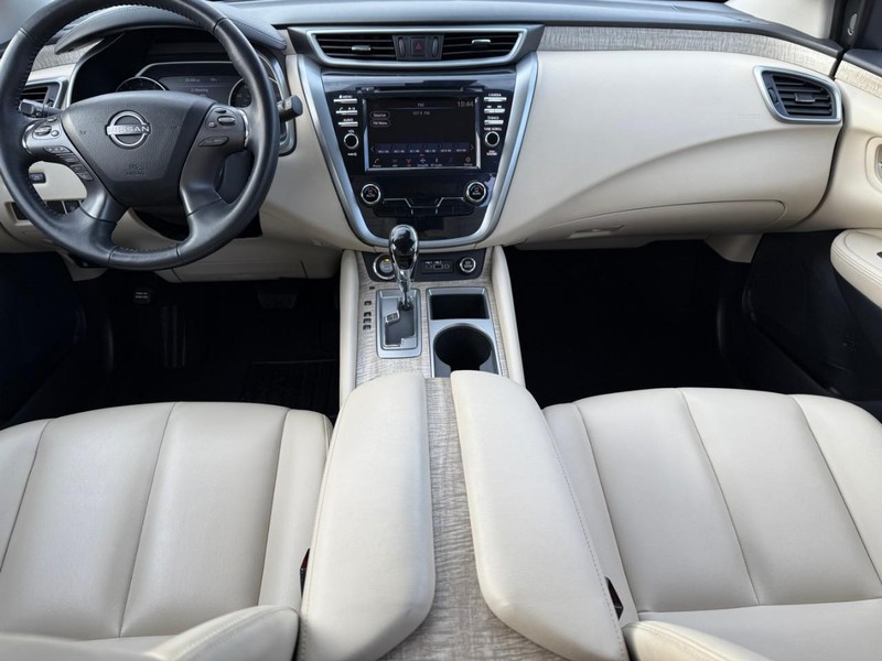 Nissan Murano Vehicle Image 15