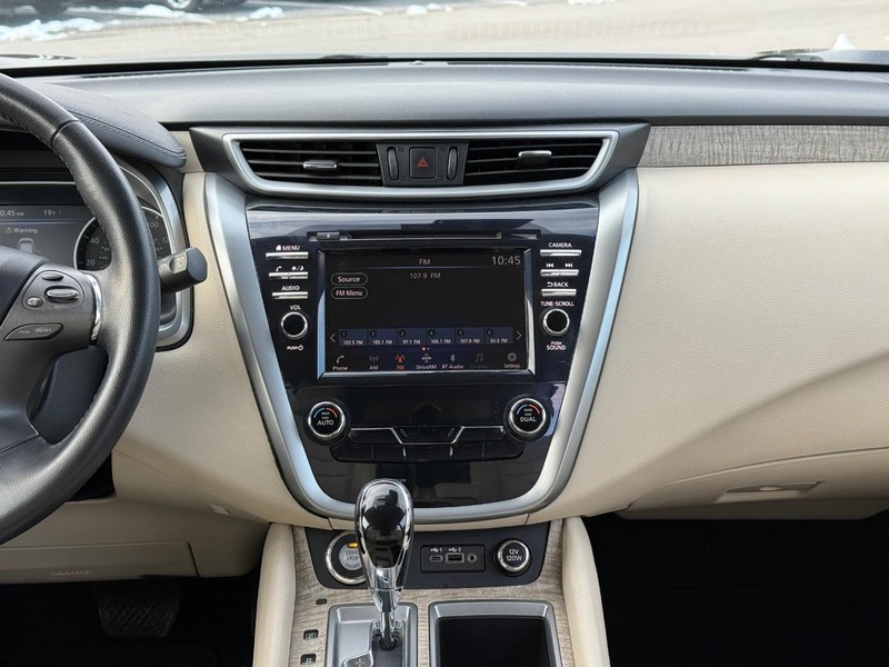 Nissan Murano Vehicle Image 17