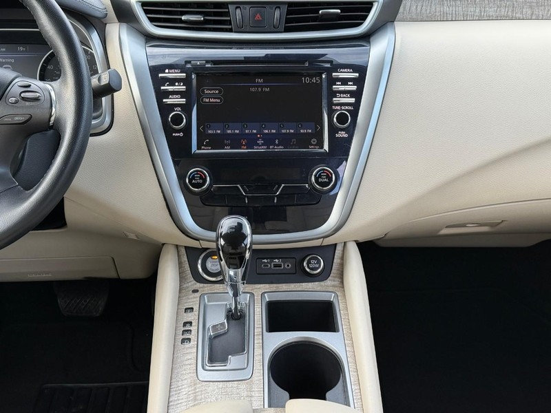 Nissan Murano Vehicle Image 18