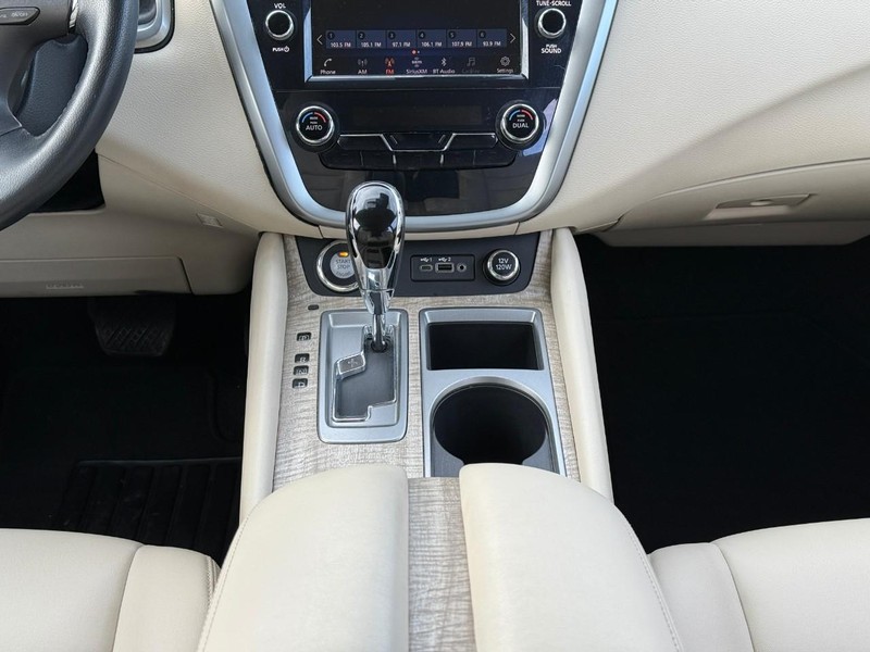 Nissan Murano Vehicle Image 19