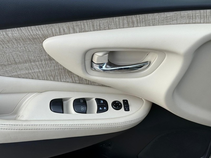 Nissan Murano Vehicle Image 20