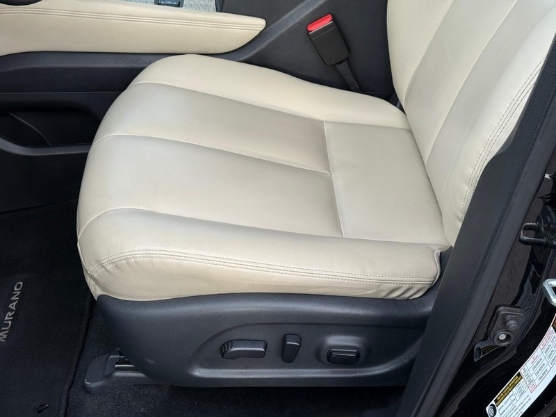Nissan Murano Vehicle Image 21
