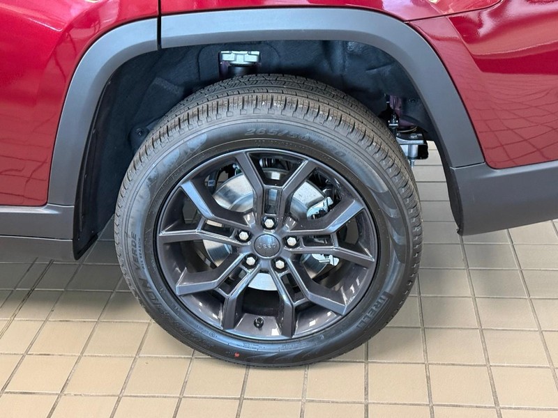 Jeep Grand Cherokee L Vehicle Image 04