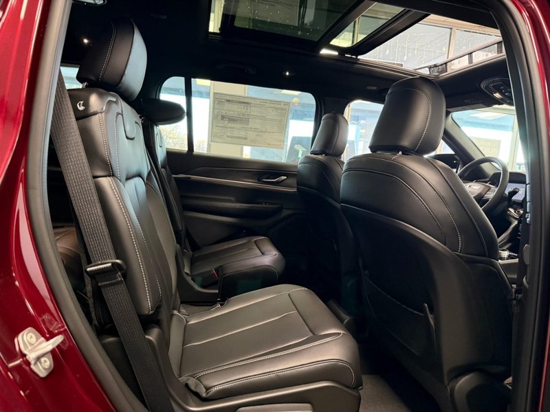 Jeep Grand Cherokee L Vehicle Image 05