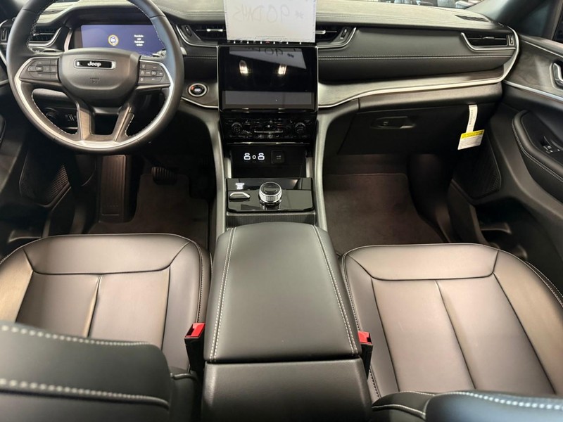 Jeep Grand Cherokee L Vehicle Image 08