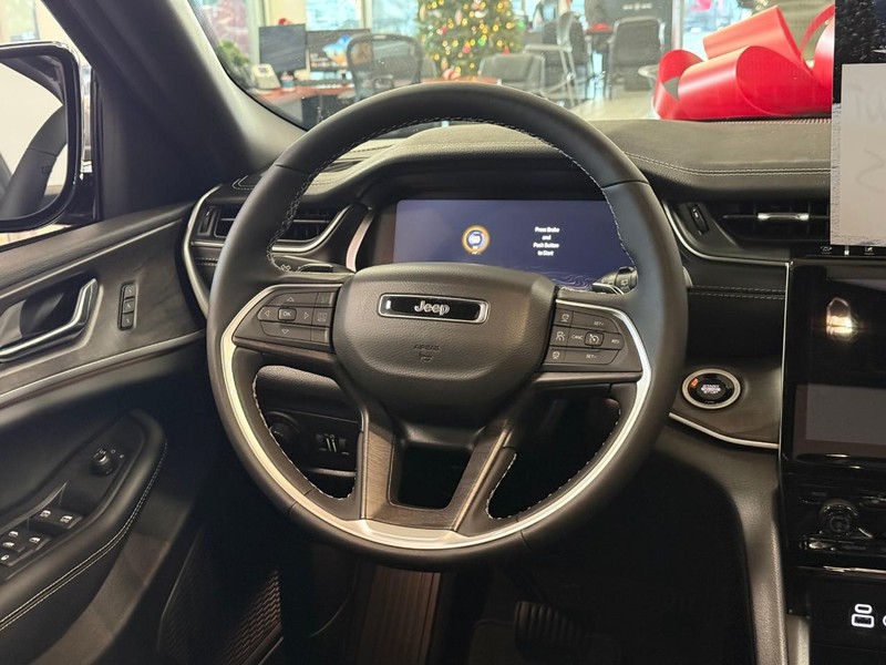 Jeep Grand Cherokee L Vehicle Image 09