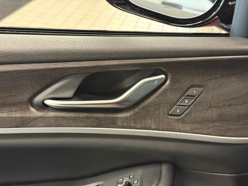 Jeep Grand Cherokee L Vehicle Image 14