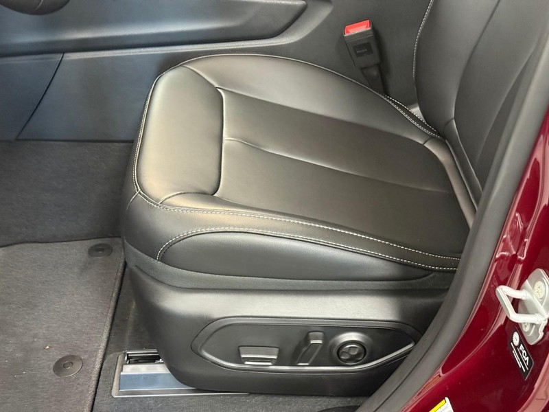 Jeep Grand Cherokee L Vehicle Image 15