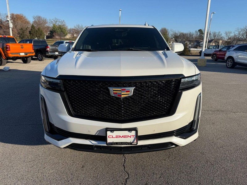 Cadillac Escalade ESV Vehicle Image 09