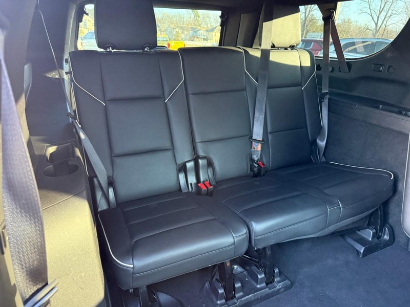 Cadillac Escalade ESV Vehicle Image 13