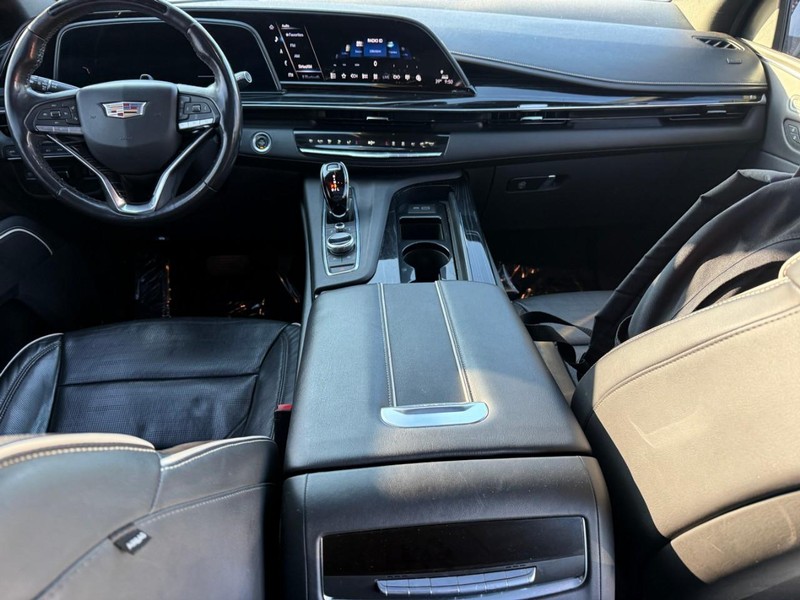 Cadillac Escalade ESV Vehicle Image 14