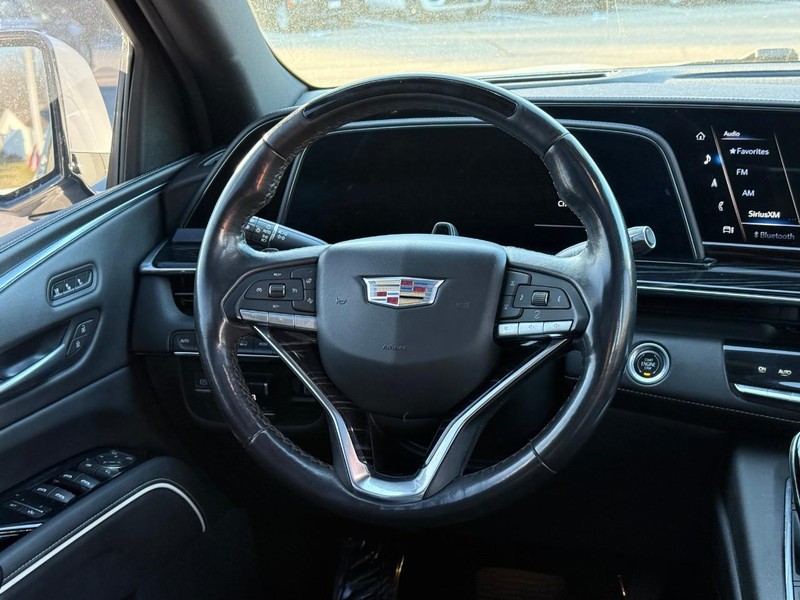 Cadillac Escalade ESV Vehicle Image 15