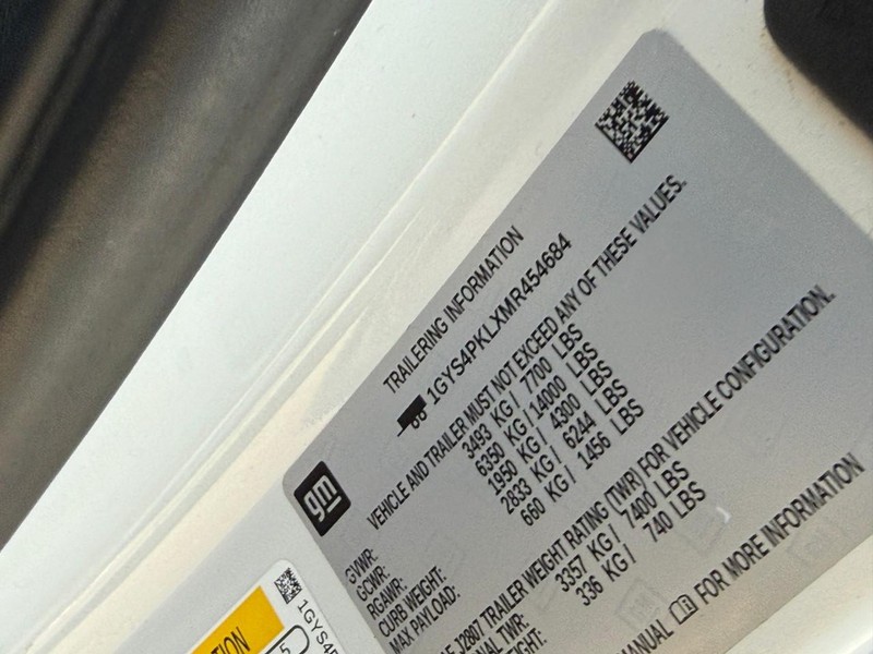 Cadillac Escalade ESV Vehicle Image 27