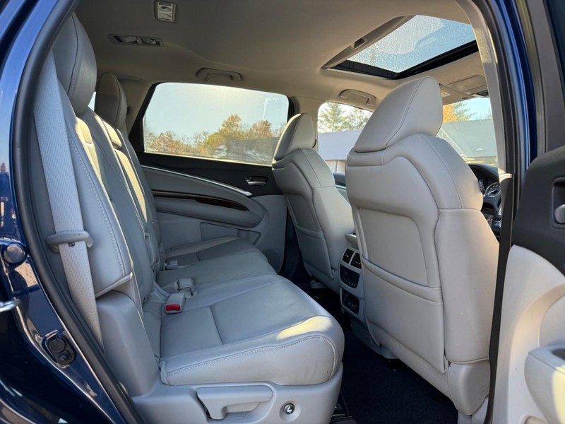 Acura MDX Vehicle Image 13